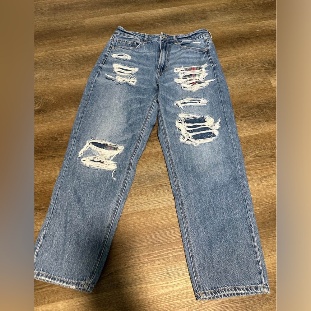 American Eagle distressed mom straight jeans size 12